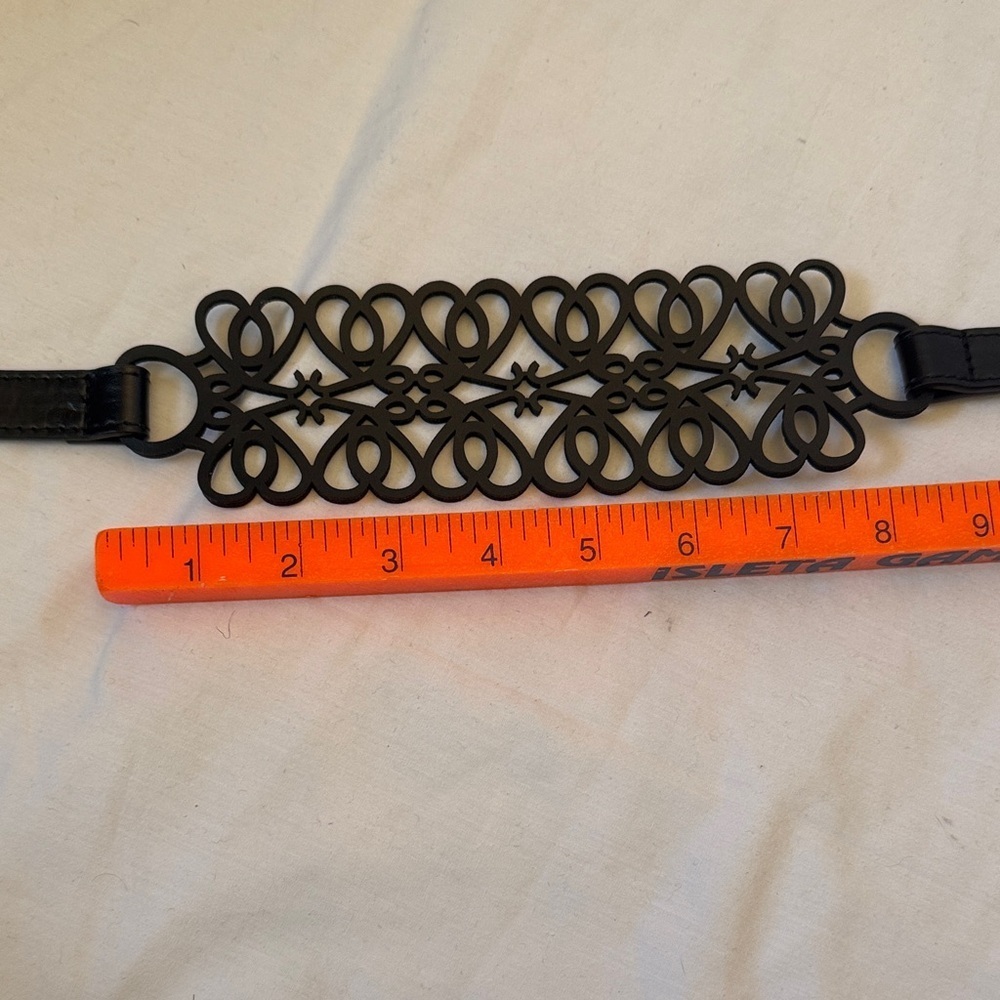Elegant Black Cutout Belt - Picture 5 of 6